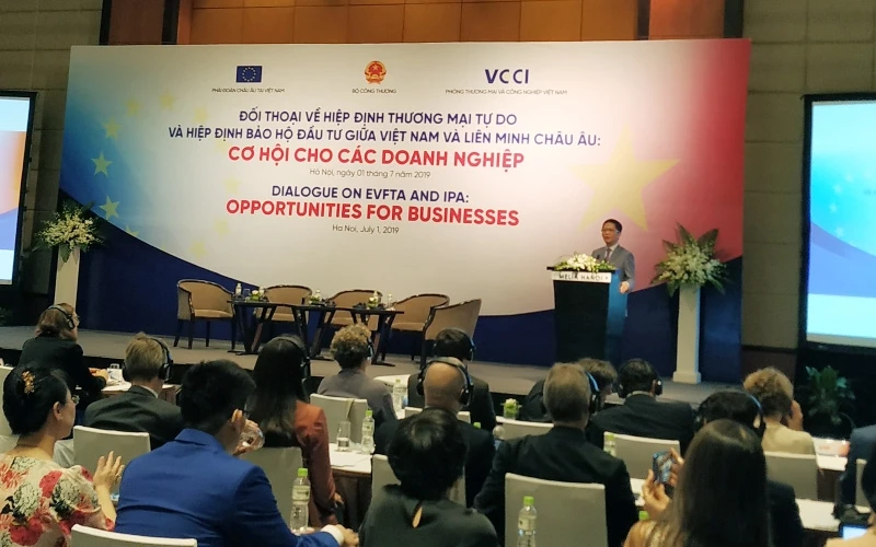 Đối thoại về "Hiệp định thương mại tự do (EVFTA) và Hiệp định bảo hộ đầu tư EU - Việt Nam (EVIPA): Cơ hội cho các doanh nghiệp" diễn ra sáng 1-7