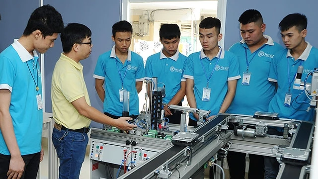 Chương trình đào tạo chuyển tiếp triển khai sẽ mang lại lợi ích lớn cho xã hội và người học. Ảnh: N.NAM