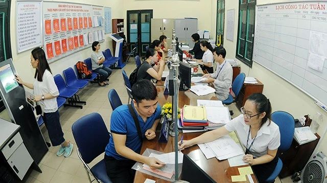 Hoạt động thường ngày tại bộ phận hành chính một cửa TP Hà Nội.