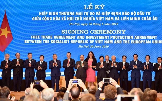 Thủ tướng Nguyễn Xuân Phúc tham dự lễ ký kết Hiệp định Thương mại tự do giữa Việt Nam và Liên hiệp châu Âu (EU) - EVFTA; và Hiệp định Bảo hộ đầu tư Việt Nam - EU (EVIPA).