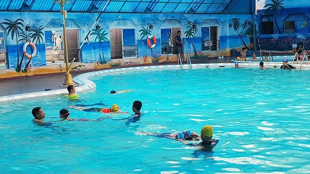 Các lớp học bơi tạo kỹ năng sống thiết yếu cho trẻ.