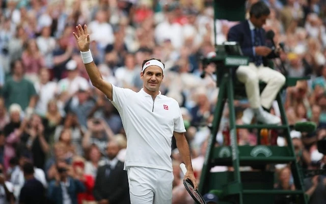 Roger Federer “tốc hành” thắng nhàn Matteo Berrettini để lần thứ 17 vào tứ kết Wimbledon.