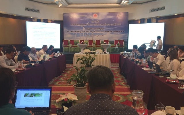 Hội thảo về phát triển ít phát thải và tăng trưởng xanh đến 2050 cho Việt Nam, sáng 9-7.
