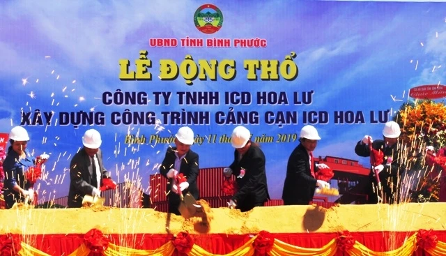 Lễ động thổ xây dựng cảng cạn Hoa Lư, tại cửa khẩu quốc tế Hoa Lư (huyện Lộc Ninh, tỉnh Bình Phước).