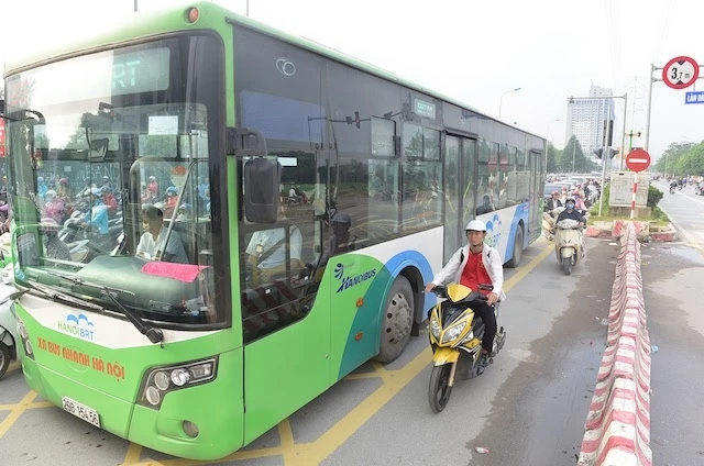 Tuyến buýt nhanh đầu tiên của Hà Nội, BTR 01 Yên Nghĩa - Kim Mã. (Ảnh: GIANG NGỌC)