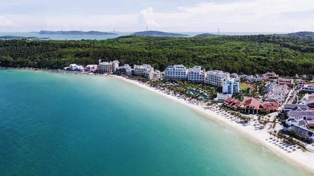 Khu nghỉ dưỡng JW Marriott Phu Quoc Emerald Bay thu hút đông đảo khách hạng sang đến nam đảo Ngọc.