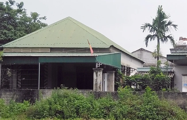 Ngôi nhà của vợ chồng chị Trần Thị Hiền được xây bằng nguồn quỹ tình thương đồng đội có nguy cơ bị tháo dỡ.