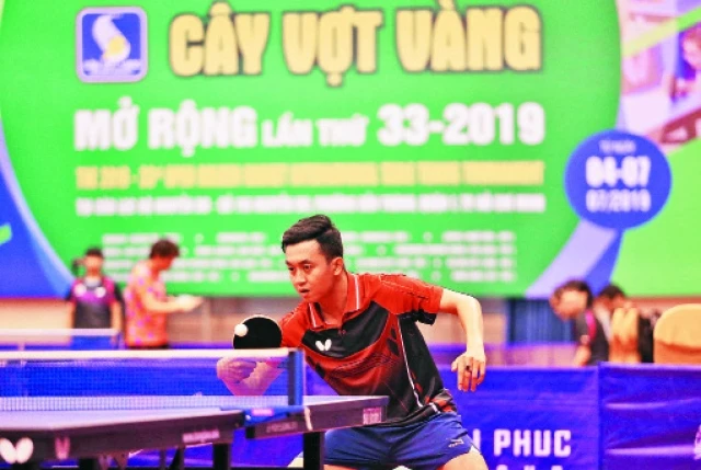 Tay vợt Lê Đình Huy của TP Hồ Chí Minh thi đấu tại Giải bóng bàn quốc tế Cây vợt vàng lần thứ 33.