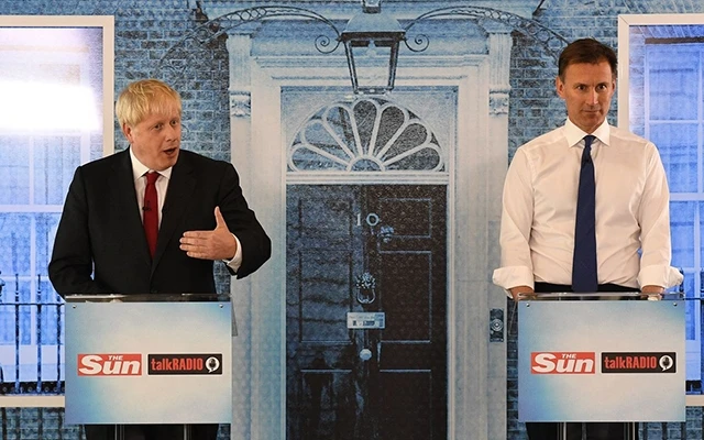 Hai ứng cử viên Thủ tướng Anh tranh luận trực tiếp. Ảnh: ZUMA PRESS