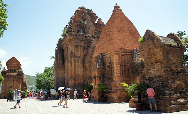 Các sinh viên ngành du lịch tại Nha Trang có lợi thế trong khởi nghiệp vì tiềm năng phát triển du lịch ở đây rất phong phú. Ảnh: MINH HÀ