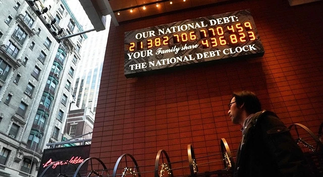 Đồng hồ nợ công của Mỹ đang tiệm cận mức trần.
