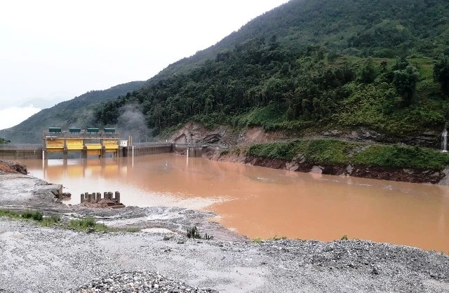 Nhà máy thủy điện Sử Pán 1 xả lũ không đúng quy trình vận hành, gây lũ quét ở xã Bản Hồ (Sa Pa - Lào Cai).