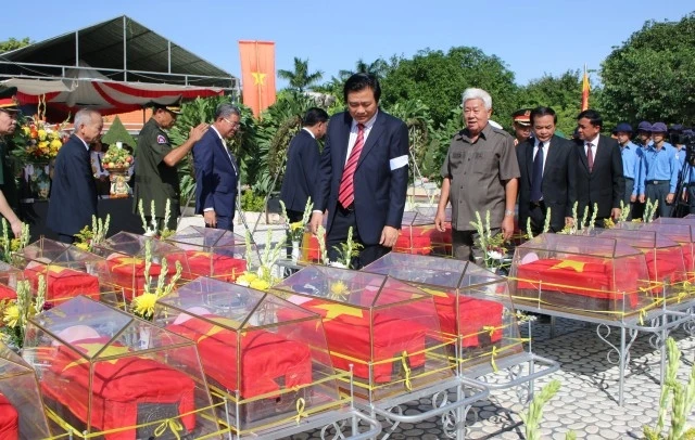 Truy điệu, an táng 269 hài cốt liệt sĩ quân tình nguyện đã hy sinh tại nước bạn Campuchia.