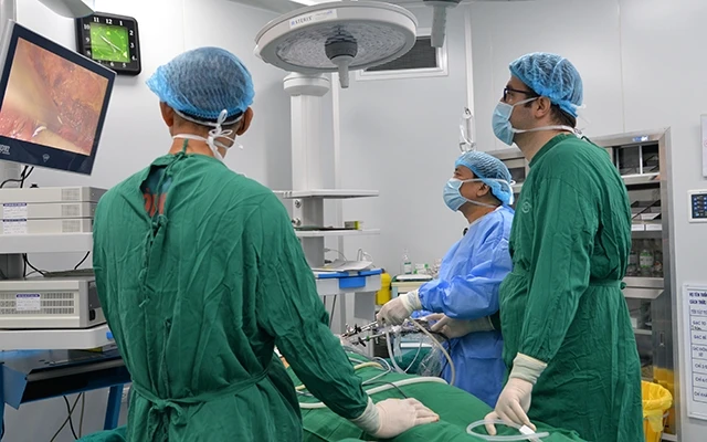 Chuyển giao kỹ thuật phẫu thuật nội soi tuyến giáp tại Bệnh viện Nội tiết Trung ương.