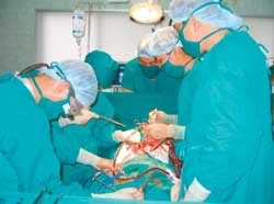 Phẫu thuật tim cho bệnh nhân Phan Xuân Hiếu tại Bệnh viện Chợ Rẫy.