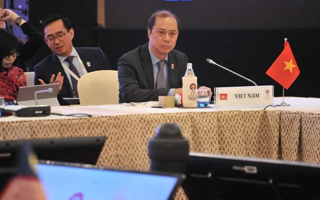 Thứ trưởng Ngoại giao Nguyễn Quốc Dũng tham dự Hội nghị SOM+3 và EAS.
