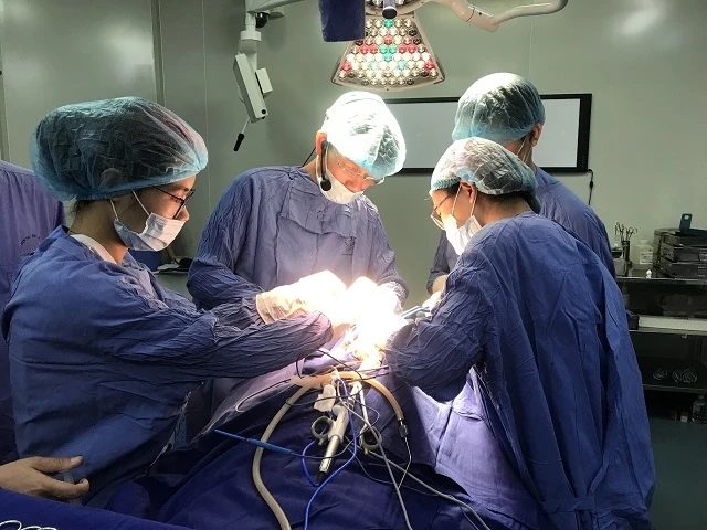Ứng dụng thiết bị dò thần kinh trong ca phẫu thuật cho nam bệnh nhân Lê Văn L.