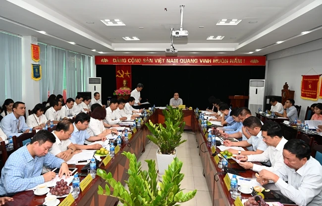 Đồng chí Hoàng Trung Hải, Ủy viên Bộ Chính trị, Bí thư Thành ủy Hà Nội tại buổi làm việc.