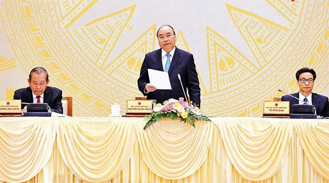 Thủ tướng Nguyễn Xuân Phúc phát biểu chỉ đạo tại Hội nghị trực tuyến triển khai Chính phủ điện tử. Ảnh: TRẦN HẢI