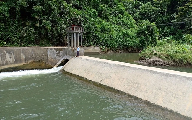 Công trình đập, kênh Bản Phướng giúp người dân xã Cao Thượng chủ động nguồn nước, sản xuất ổn định hai vụ lúa.