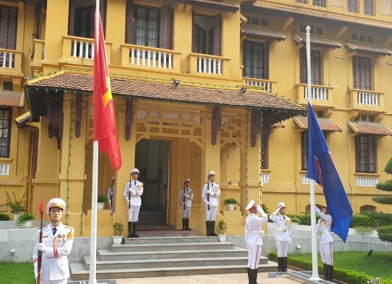 Lễ thượng cờ ASEAN tại Hà Nội sáng 8-8 (Ảnh: VT)