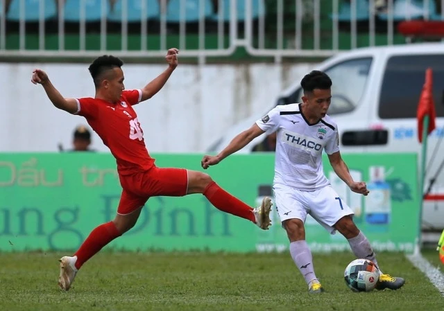 Tiền vệ Nguyễn Phong Hồng Duy có ngày thi đấu xuất sắc với hai đường kiến tạo, nhưng là không đủ để giúp đội nhà có điểm trước Viettel.