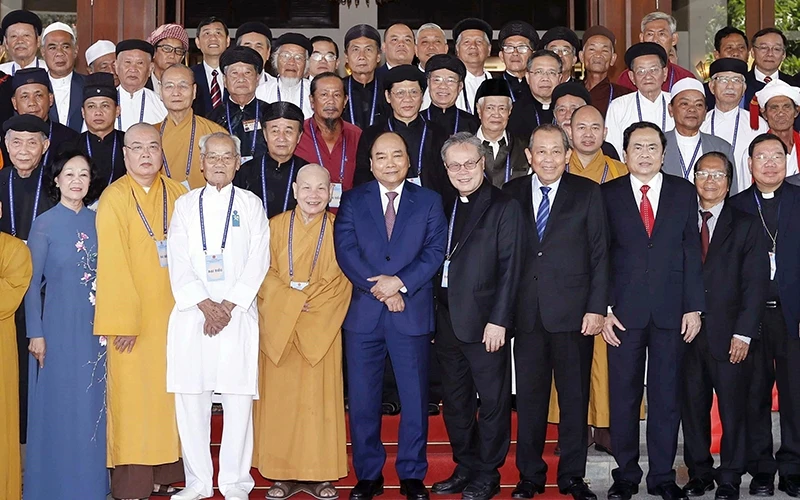 Thủ tướng Nguyễn Xuân Phúc và các đại biểu tại cuộc gặp mặt. Ảnh: THỐNG NHẤT (TTXVN)