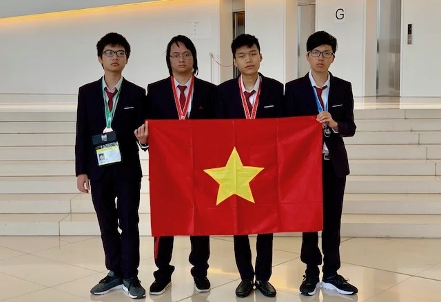 Bốn chủ nhân các huy chương của đội tuyển quốc gia Việt Nam tại Olympic Tin học quốc tế 2019