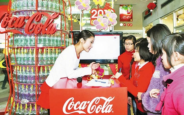 Nếu hình ảnh công chúng của Coca-Cola không được cải thiện, người tiêu dùng có thể sẽ tẩy chay sản phẩm của doanh nghiệp này. Ảnh | THÀNH SƠN