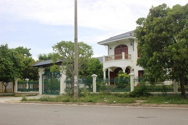 Ngôi nhà của gia đình bà Nguyễn Thị Ánh xây dựng trên khu đất hơn 1.260 m2.