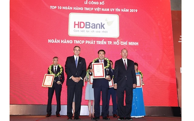 HDbank lọt top 6 ngân hàng tmcp tư nhân uy tín nhất năm 2019 