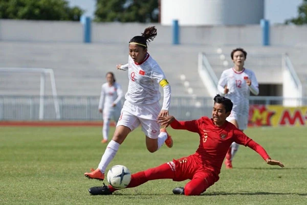 Đội trưởng Huỳnh Như (áo trắng) có được hat-trick thứ hai liên tiếp tại Giải vô địch bóng đá nữ Đông - Nam Á 2019.