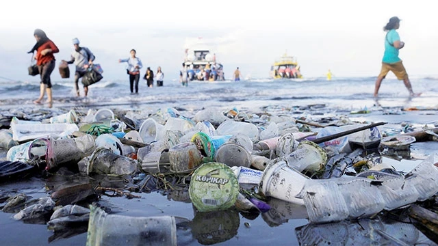Hơn 12 triệu tấn chất thải nhựa xả vào đại dương