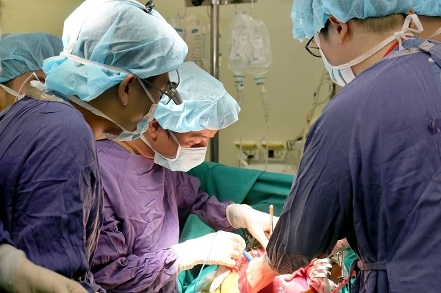 Ca ghép phổi thứ hai được các bác sĩ Việt Nam thực hiện thành công tại Bệnh viện Việt Đức. 