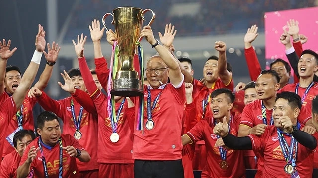 Đương kim vô địch Đông - Nam Á - đội tuyển Việt Nam sẽ khởi đầu chiến dịch vòng loại World Cup với chuyến làm khách trên sân của "đại kình địch" Thái-lan.