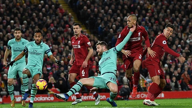 Một pha trong trận Liverpool (áo đỏ) thắng Arsenal 5-1 ngày 30-12-2018.