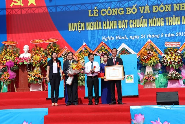 Huyện đầu tiên của tỉnh Quảng Ngãi đạt chuẩn nông thôn mới