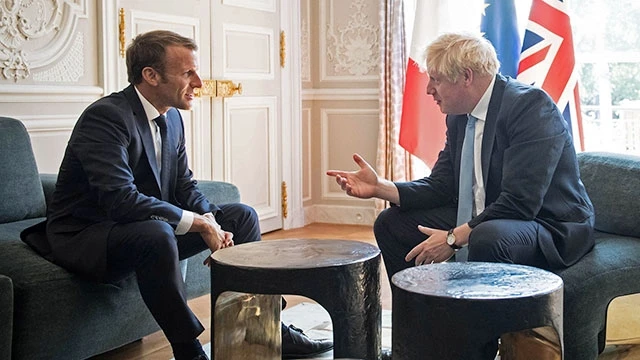 Thủ tướng Anh (phải) đã có cuộc gặp với Tổng thống Pháp về vấn đề Brexit. Ảnh:AFP