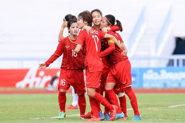 Các cô gái Việt Nam sẽ đối đầu với tuyển nữ chủ nhà Thái-lan ở trận chung kết.