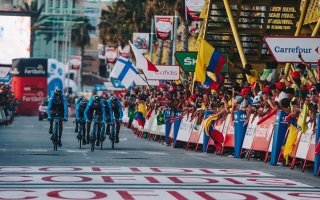 Đội Astana khởi đầu tốt ở chặng mở màn Vuelta a Espana 2019. (Ảnh: Photo Gomez Sport)