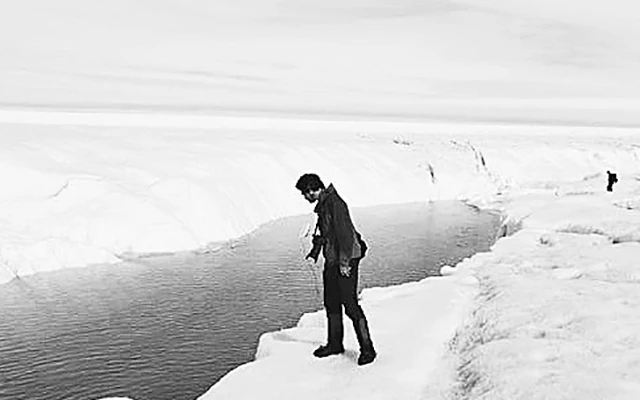 Băng tan ở Greenland. Ảnh: GETTY IMAGES