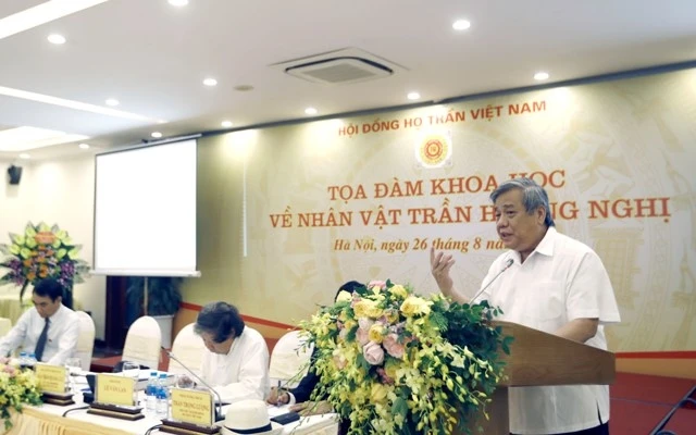 GS Vũ Minh Giang phát biểu tại tọa đàm.