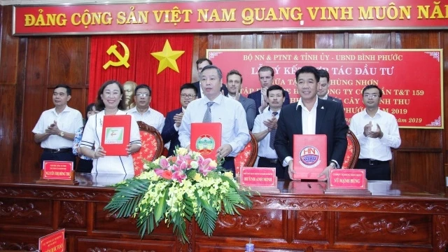 Các đơn vị ký kết hợp tác đầu tư phát triển nông nghiệp trên địa bàn tỉnh Bình Phước.