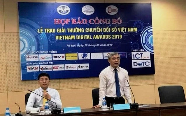 Họp báo công bố giải thưởng Chuyển đổi số Việt Nam năm 2019. 