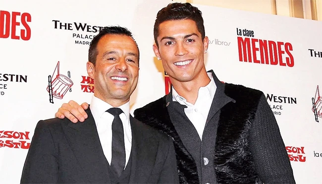 “Siêu cò” Jorge Mendes (trái) không chỉ là người đại diện của Ronaldo mà còn sở hữu nhiều ngôi sao khác.
