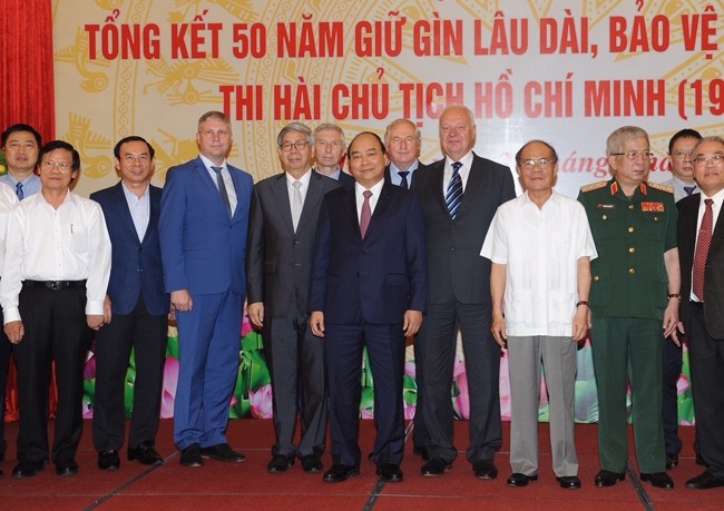 Thủ tướng Nguyễn Xuân Phúc và các đại biểu dự Hội nghị.