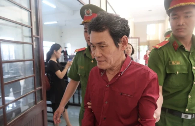 Ngô Ngọc An (SN 1956, ngụ quận Bình Tân) bị phạt 24 tháng tù giam về tội "Dâm ô với người dưới 16 tuổi".