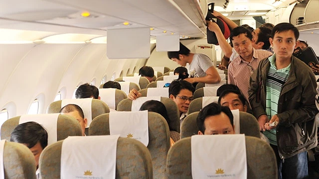 Dự kiến từ ngày 10-10 tới, Vietnam Airlines sẽ triển khai cung cấp dịch vụ internet có thu phí trên máy bay. Ảnh: NAM ANH