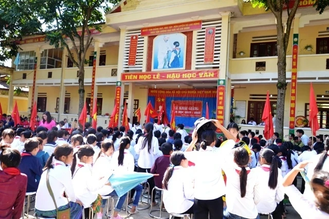 Khai giảng năm học mới ở vùng lũ Bản Hồ, huyện Sa Pa (Lào Cai). (Ảnh: QUỐC HỒNG)