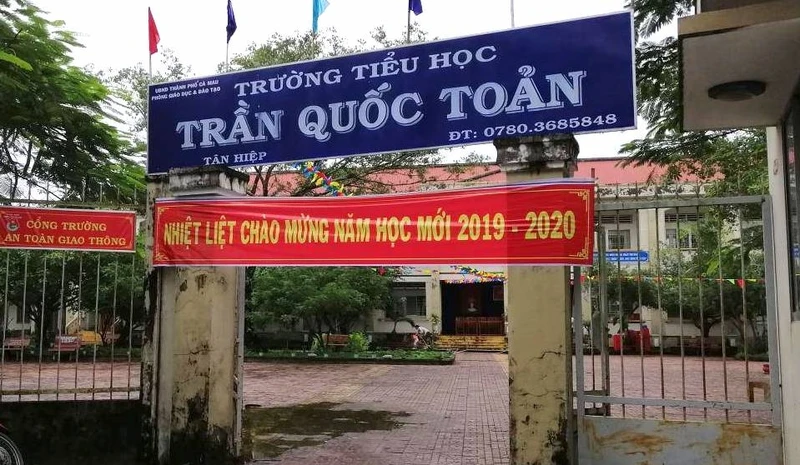 Phát hiện bốn học sinh có dấu hiệu bất thường, thầy cô ngôi trường này trình báo vụ việc đến cơ quan chức năng.